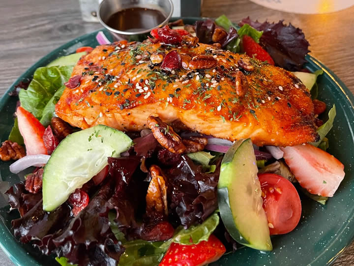 Grilled Salmon Salad